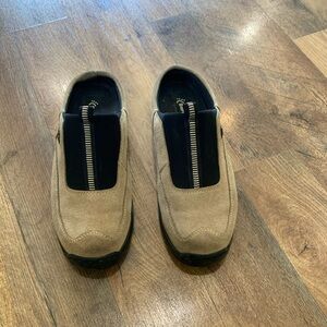 Women’s Baretraps Tan leather Slip-On Shoes/Mules Sz 8.5M